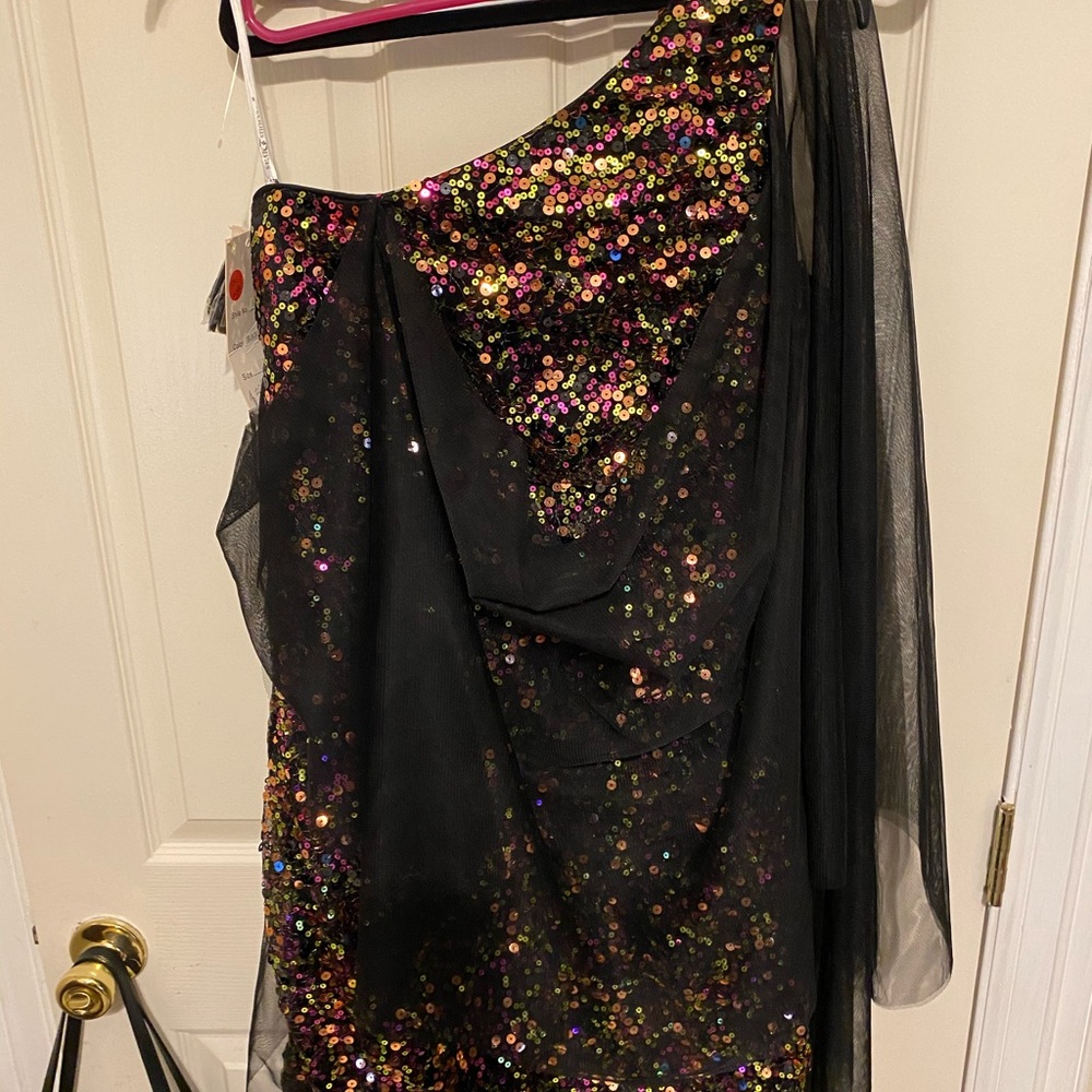 Dress - Picture 5 of 9